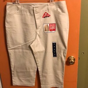 St. John’s Bay comfort waist capri pants